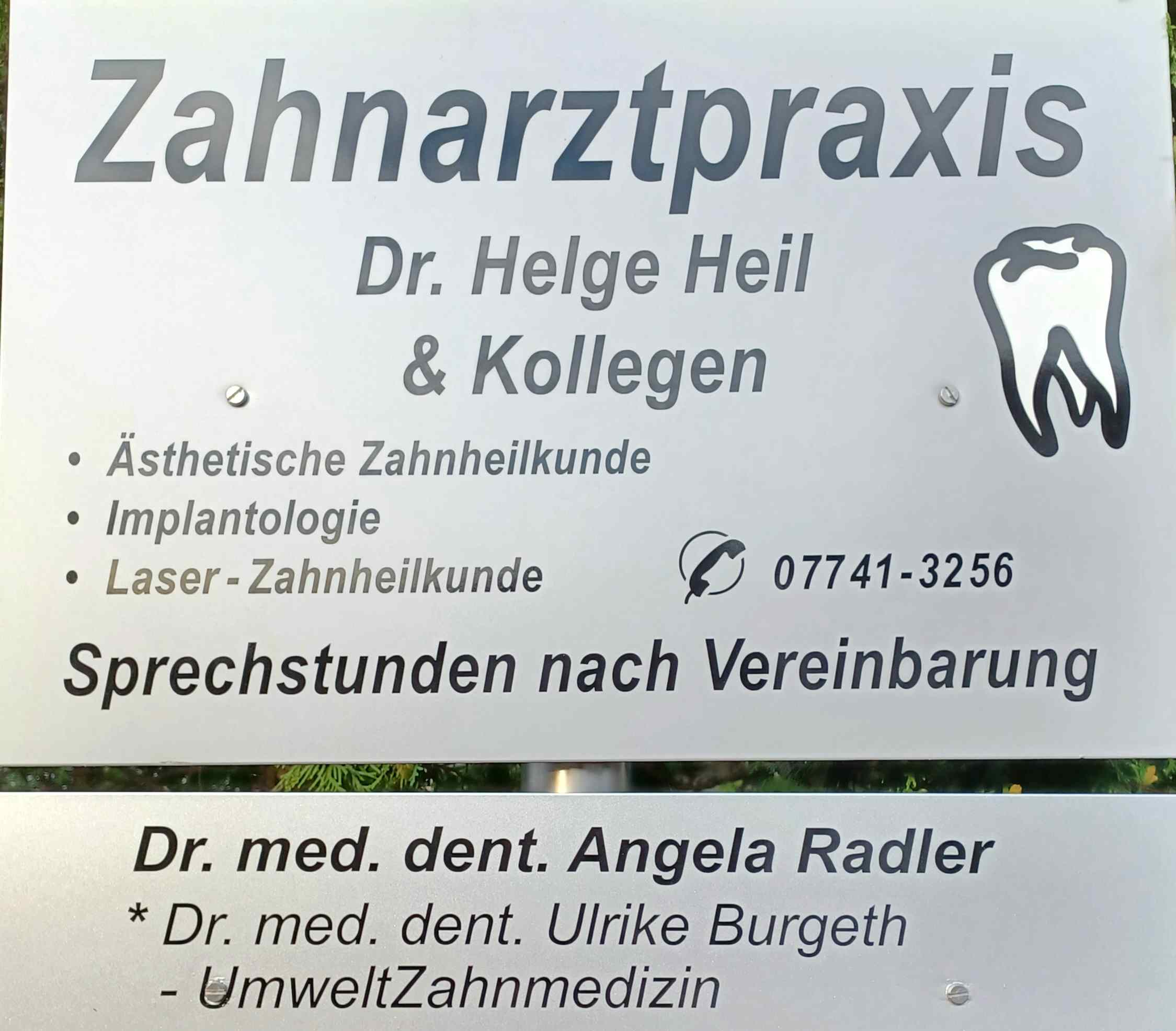 Implantologisch ttige Zahnarztpraxis